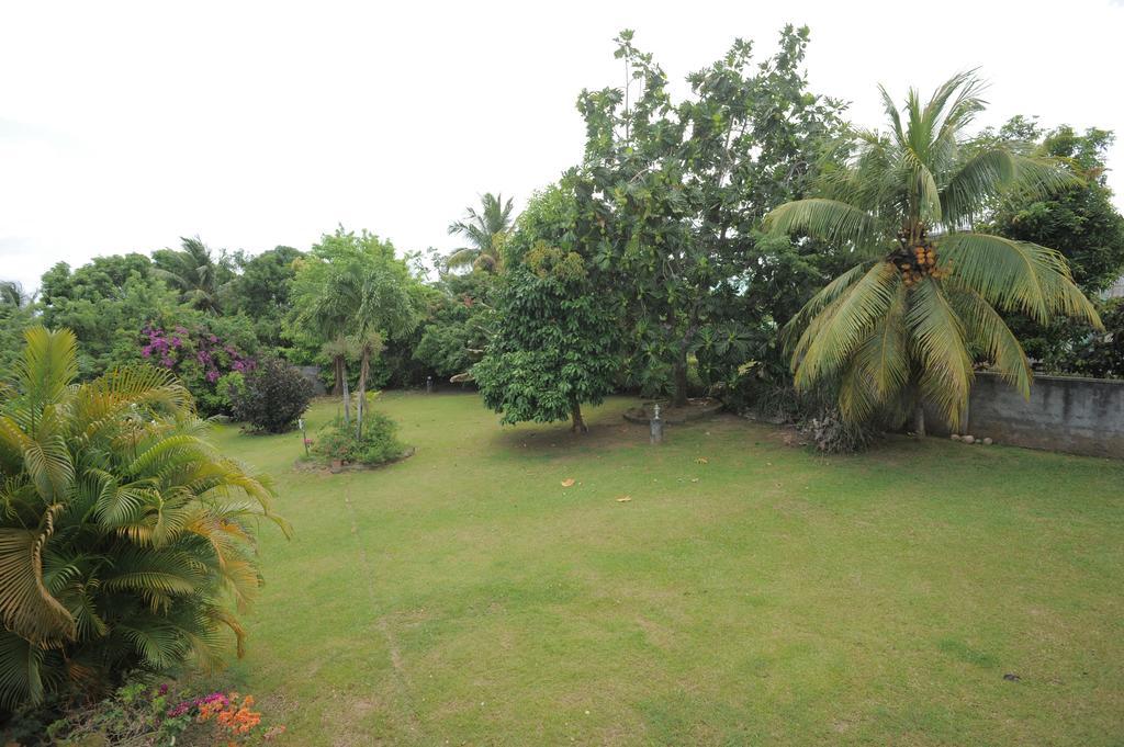 Villa Au Domaine Des Bougainvilliers Sainte-Rose Exterior foto