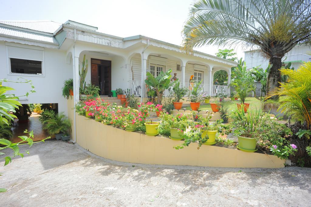 Villa Au Domaine Des Bougainvilliers Sainte-Rose Exterior foto