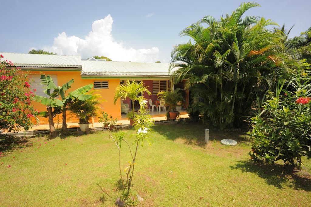 Villa Au Domaine Des Bougainvilliers Sainte-Rose Exterior foto